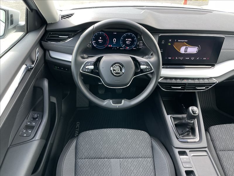 Škoda Octavia 2,0 TDI Combi Style NAVI+PDC - fotka 7 z 24