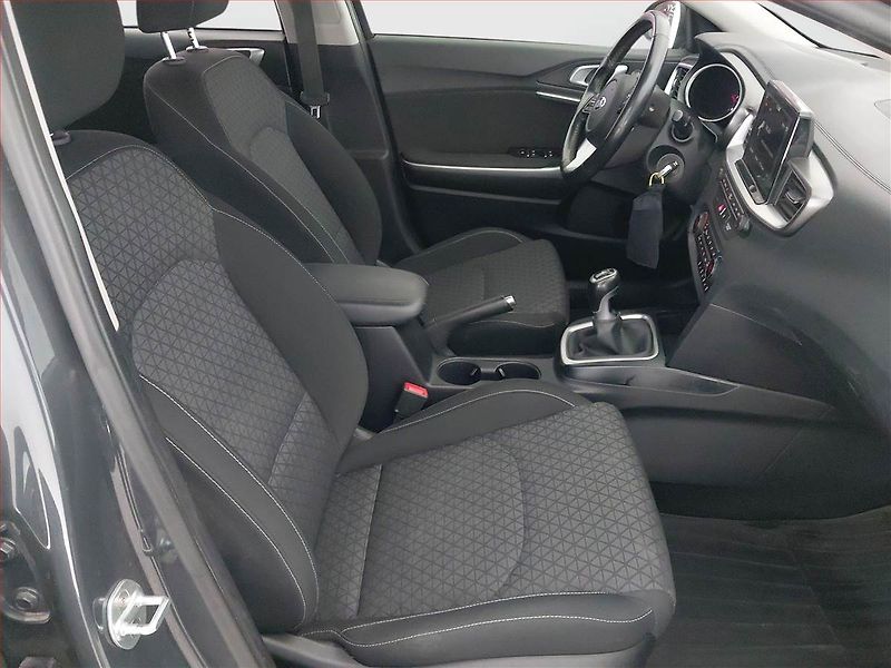 Kia Ceed (2018) 1.6 CRDi, Serv.kniha, Navi - fotka 9 z 19
