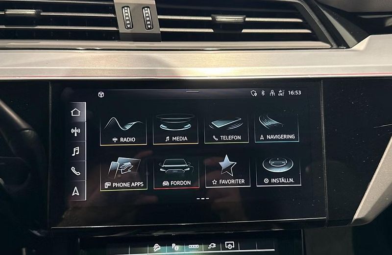 Audi Q8 e-tron 55 Q SoH 97% 360k Pano Vzduch - fotka 22 z 38