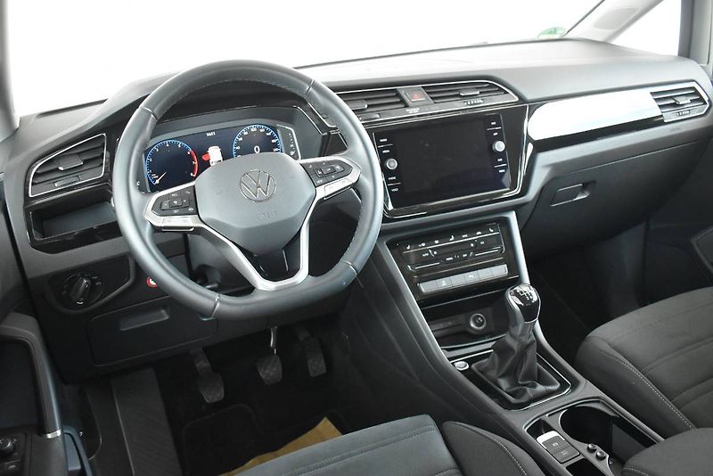 Volkswagen Touran (2023) 1.5TSI 110kW,LED,Manuál - fotka 5 z 22