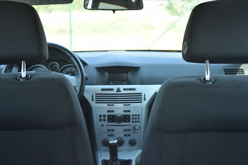 Opel Astra 1,4 i 66KW KLIMA ALU VÝHŘEV - fotka 27 z 50