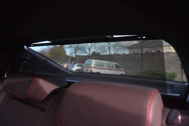 Auto si skvěle rozumí s táhlými zatáčkami