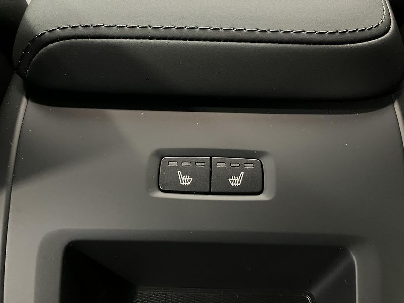 Volvo XC60 T6 AWD Black Edition Plus AT8 - fotka 19 z 47
