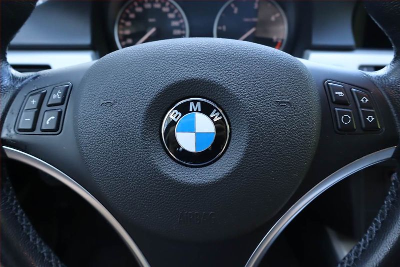 BMW Řada 3 (2010) 320 d xDrive, 4X4, Automat - fotka 21 z 24