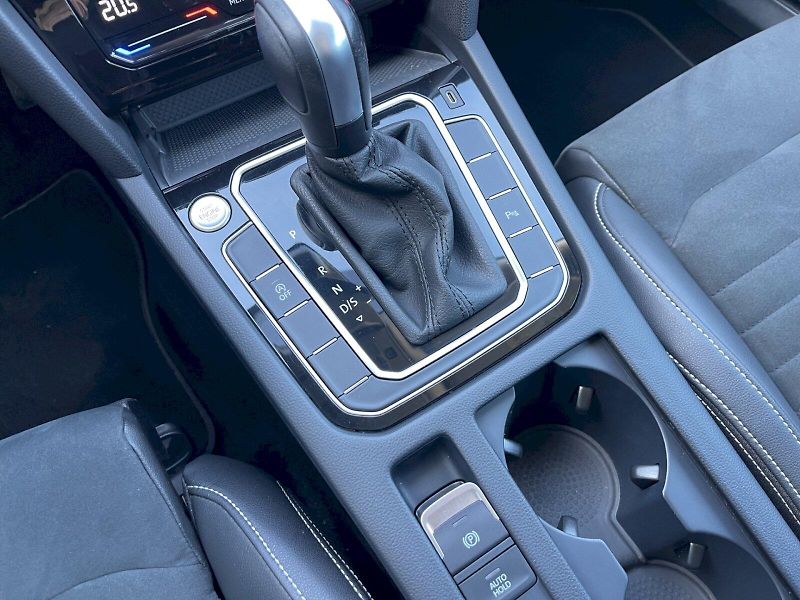 Volkswagen Passat (2021) 1.5 TSI 110 kW DSG Elegance Pl - fotka 11 z 31