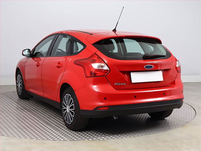 Ford Focus (2012) 1.6 i, Park. senzory - fotka 4 z 12