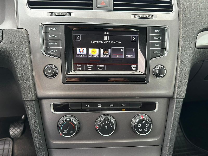 Volkswagen Golf (2014) 1.6TDi, 77KW - fotka 12 z 20