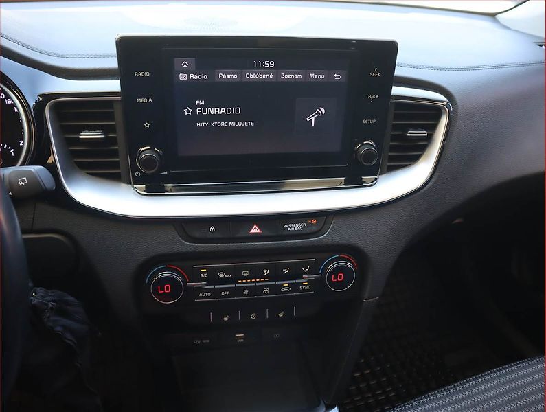 Kia Ceed (2022) 1.6 CRDi MHEV, Serv.kniha - fotka 12 z 18
