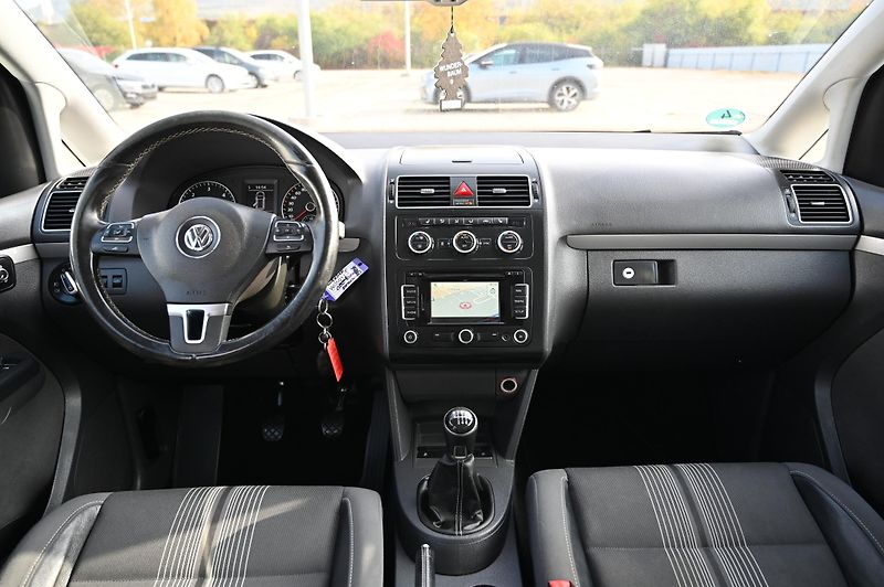 Volkswagen Touran 2.0TDI 103KW Match 7Míst 11/12 - fotka 11 z 49