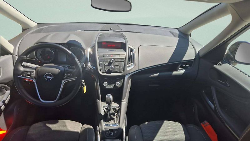 Opel Zafira Tourer Cosmo 2.0CDTI 121kW MT6 - fotka 13 z 42