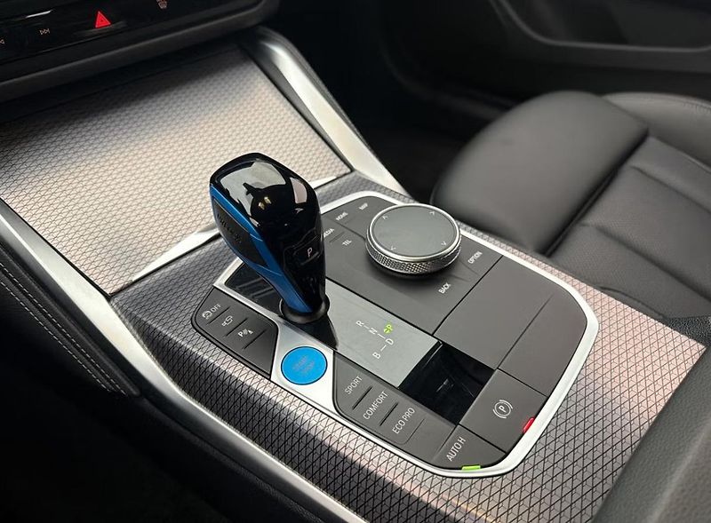 BMW i4 M50 xDrive GC 360k HuD Laser - fotka 32 z 32