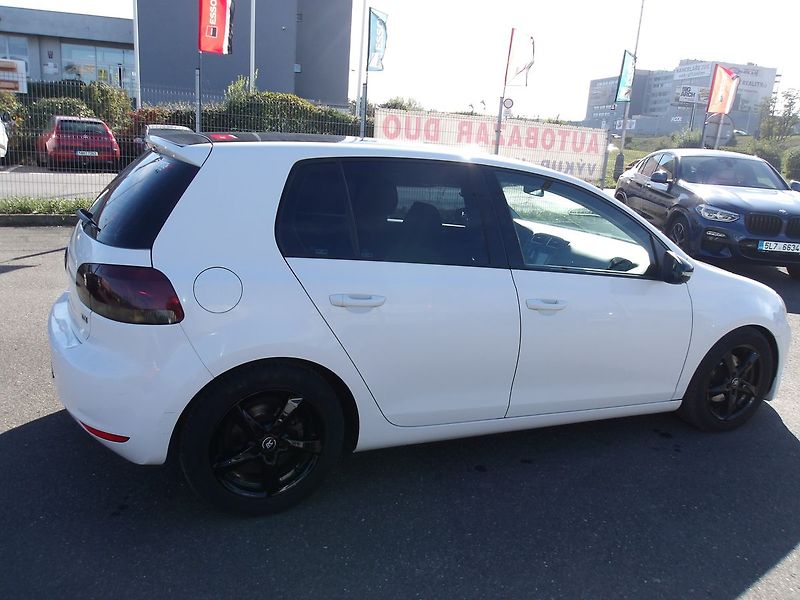 Volkswagen Golf 1,6TDi 77kW ČR ! - fotka 8 z 27