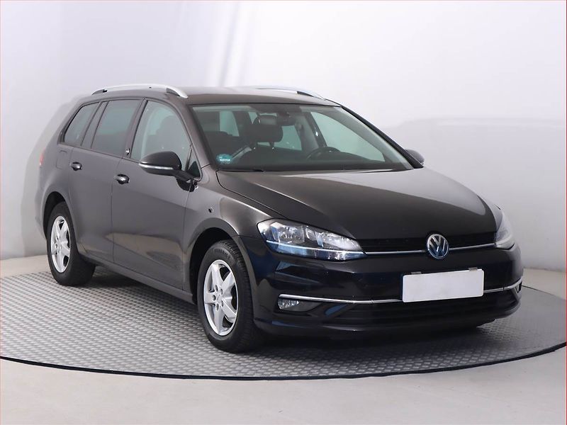 Volkswagen Golf (2018) 1.0 TSI, Navi, Tempomat - fotografie inzerátu
