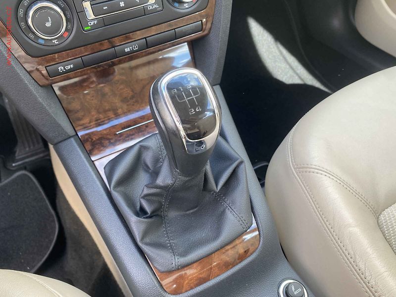 Škoda Octavia (2012) 1.6 TDi, Elegance, +kola - fotka 15 z 17