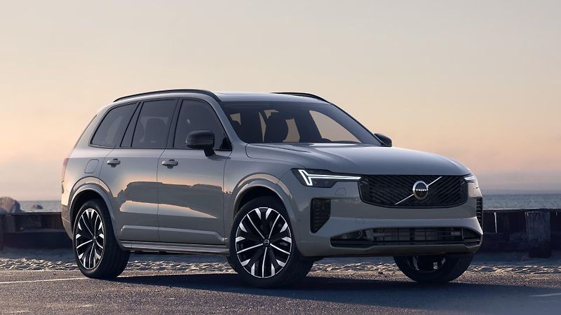 Volvo XC90 (2026) B5 AWD AUT DARK ULTRA 7-míst - fotka 2 z 11