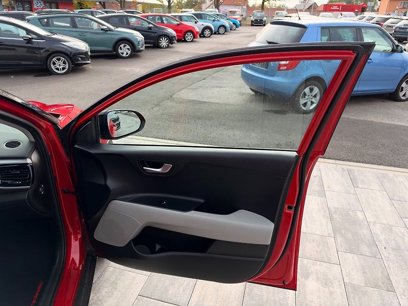Kia Stonic (2020) 1.0 T-GDi,88 Kw Platinum - fotka 25 z 32