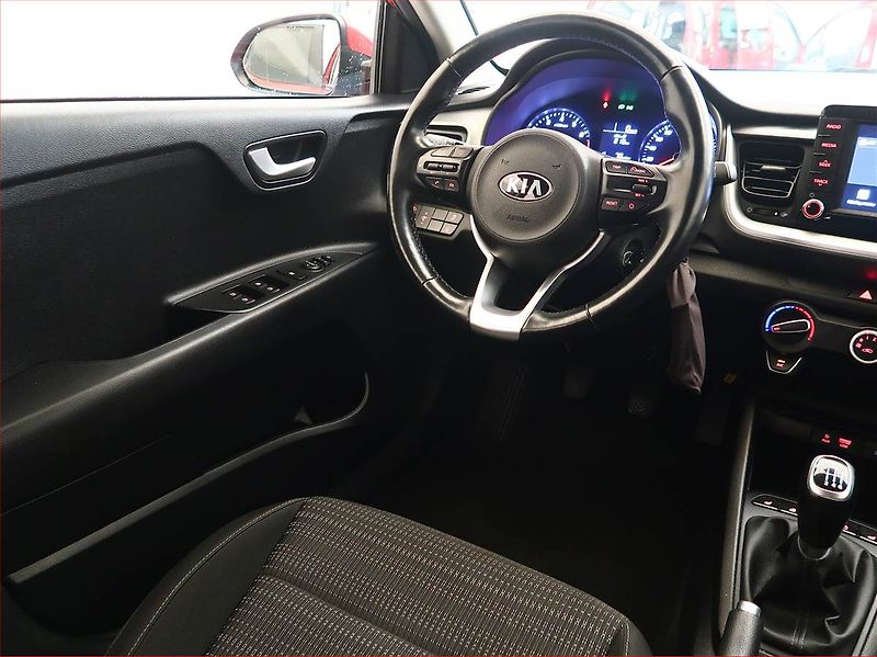 Kia Stonic (2019) 1.0 T-GDI, Serv.kniha - fotka 7 z 17