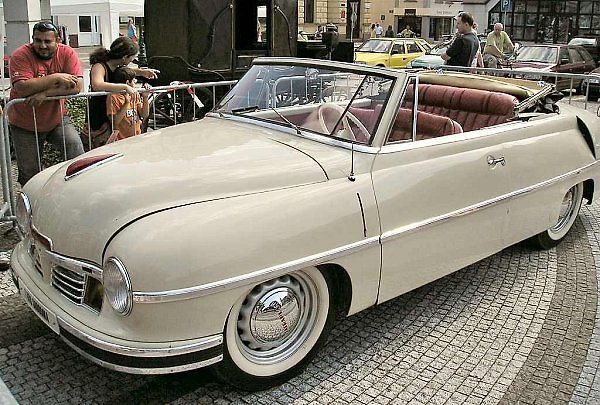 Tatra 600 kabriolet.