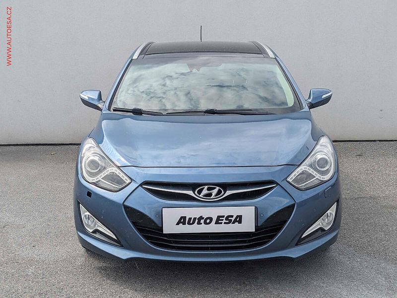 Hyundai i40 (2012) 1.7CRDi, Bixen, navi, park - fotka 2 z 16