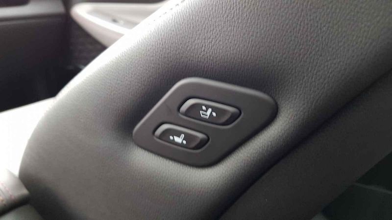 Hyundai Santa Fe vsadilo na nápadný design. Uveze až sedm cestujících.