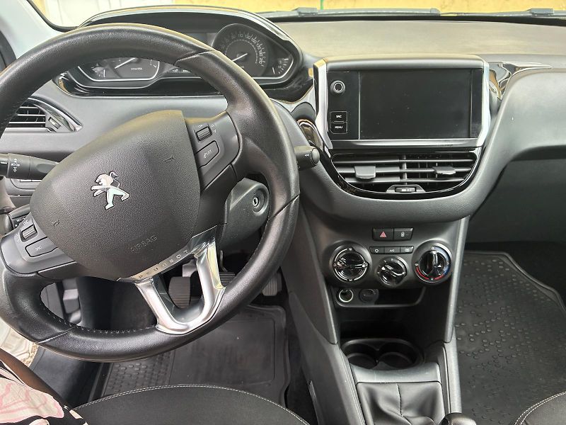 Peugeot 208 (2019) - fotka 6 z 7