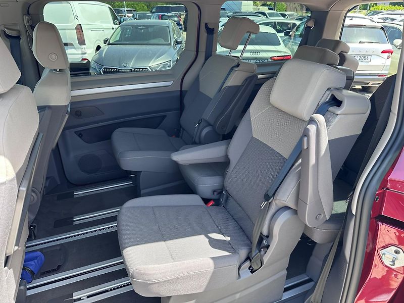 Volkswagen Multivan Life 2,0 TDI - fotka 15 z 16
