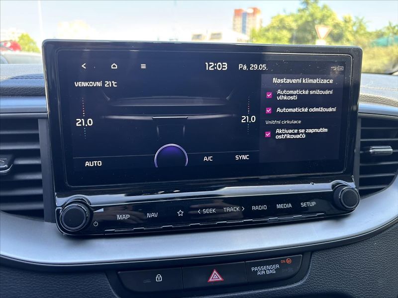 Kia Ceed 1,5 TGDi 118kW AT TOP KAMERA - fotka 23 z 43