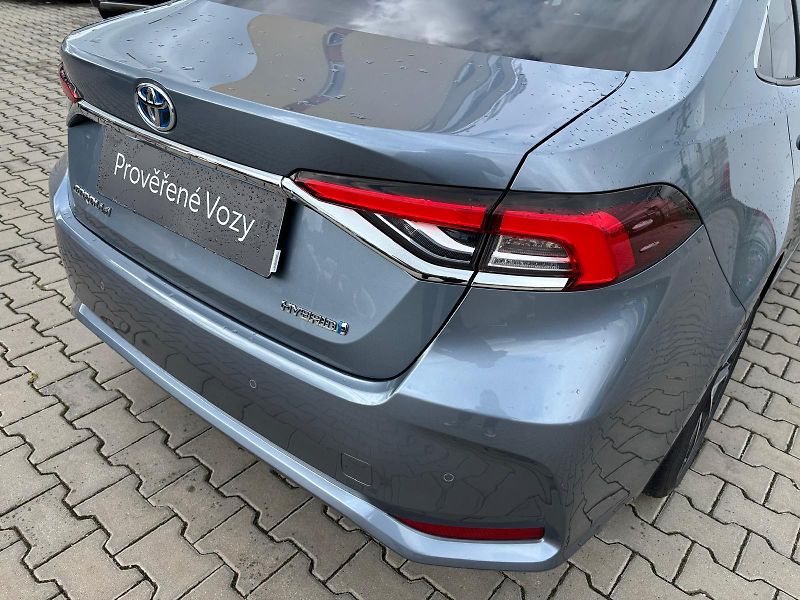 Toyota Corolla 1.8 HSD e-CVT Executive VIP - fotka 28 z 28