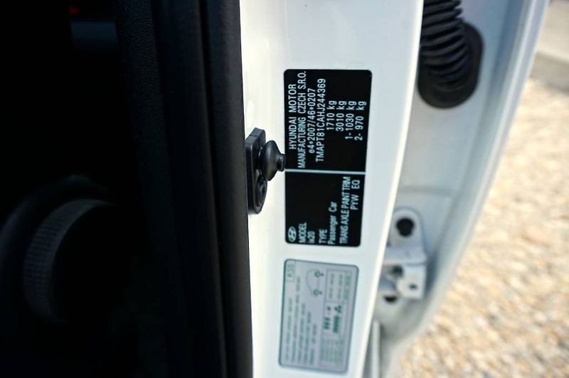 Hyundai ix20 (2017) ESSENTIAL 1,4 CVVT 66 kW - fotka 25 z 35