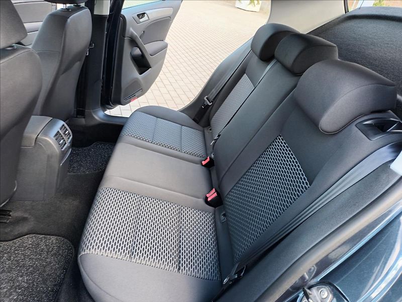 Volkswagen Golf 1,4 16V,59KW,TREND,KLIMA,VÝHŘE - fotka 21 z 50
