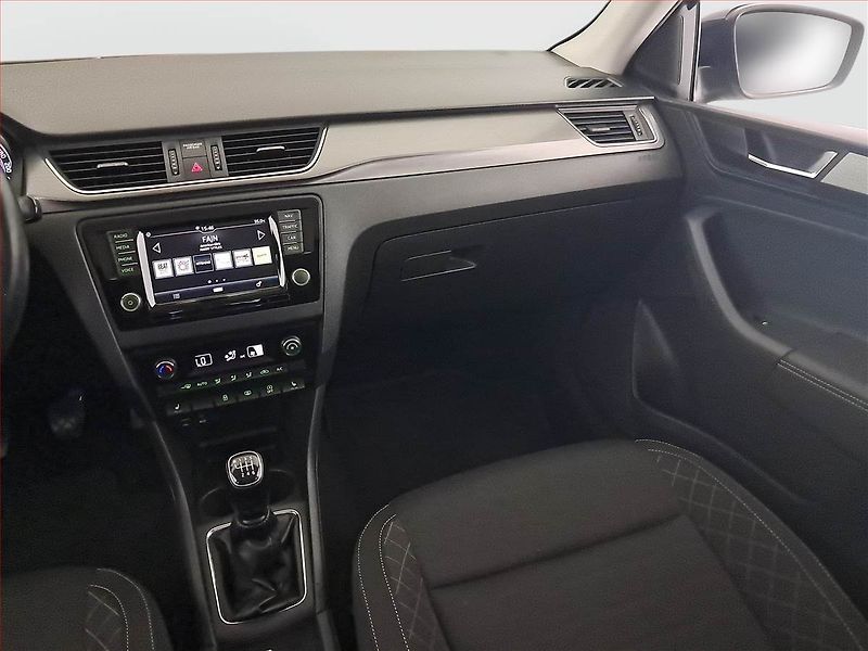 Škoda Rapid (2017) Style 1.0 TSI, Serv.kniha - fotka 8 z 23