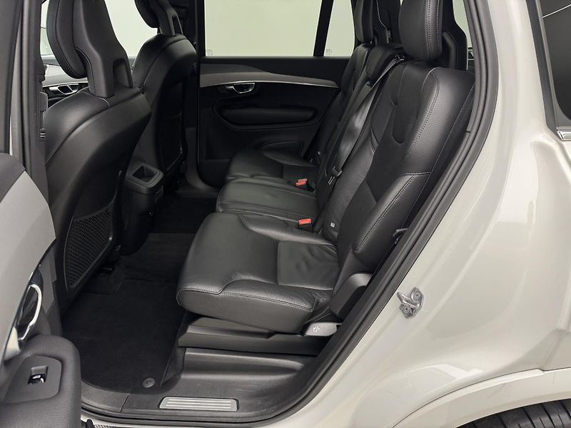 Volvo XC90 B5 AWD MOMENTUM AUT - fotka 5 z 42