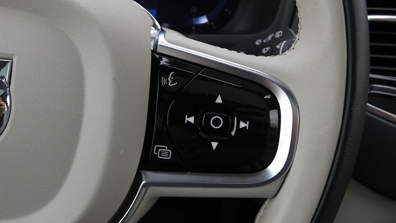 Volvo XC90 B5 AWD Plus Bright 7 míst - fotka 12 z 26