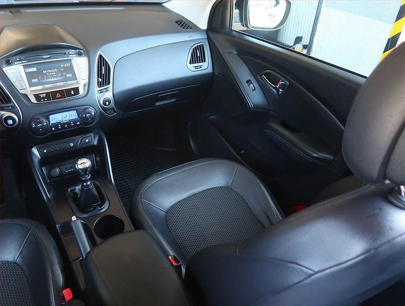 Hyundai ix35 (2011) 2.0 CRDi, 4X4, Serv.kniha - fotka 8 z 19