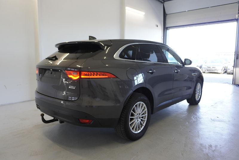 Jaguar F-Pace 2.0D 132kW PRESTIGE - fotka 5 z 28