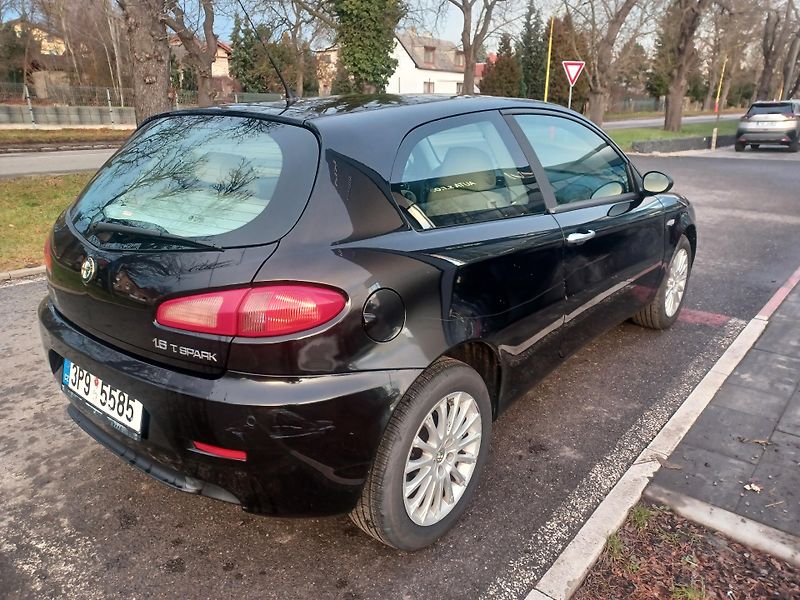 Alfa Romeo 147 1.6i 77kW - fotka 7 z 18