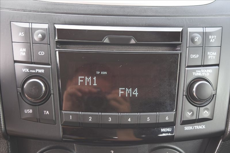Suzuki Swift 1,2 i 69KW 4X4 ALU KLIMA - fotka 39 z 46