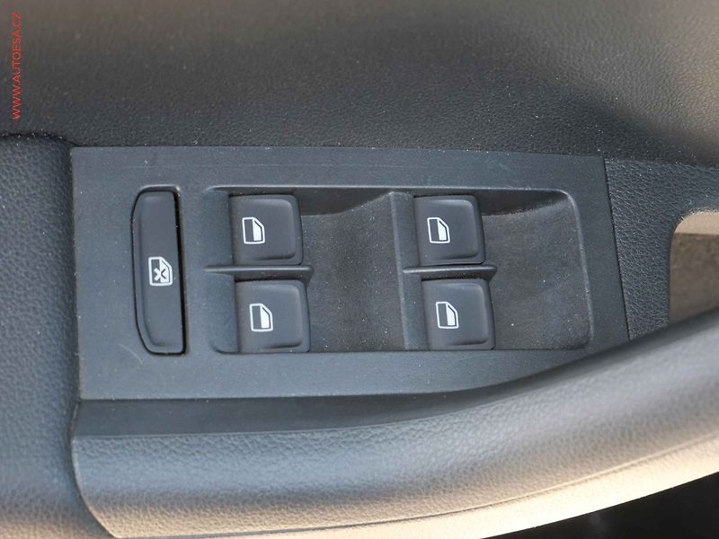 Škoda Octavia (2013) 1.4 TSi, Ambition, panor. - fotka 11 z 16