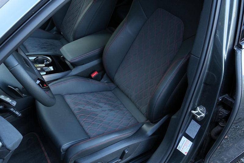 Audi A6 Avant 220 kW, ČR, S-Line, Tažné - fotka 26 z 37