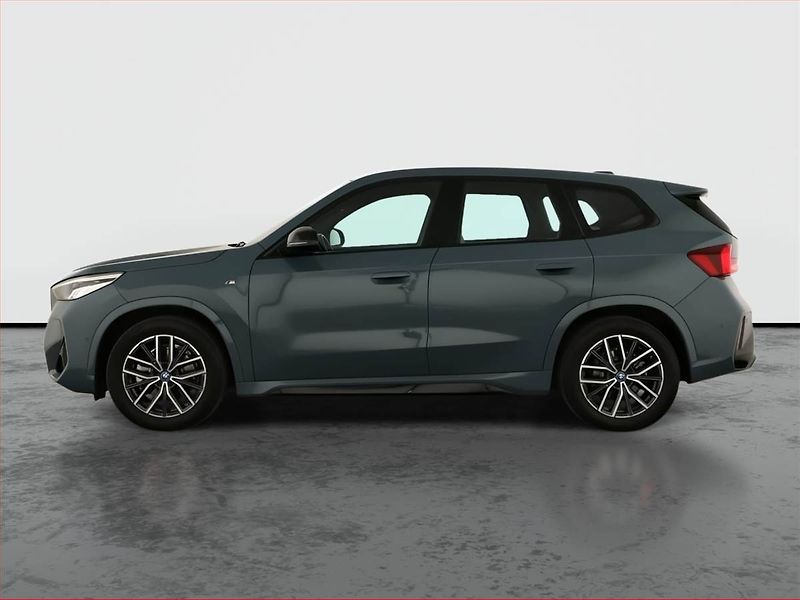 BMW iX (2023) xDrive30, SoH 100% - fotka 3 z 28