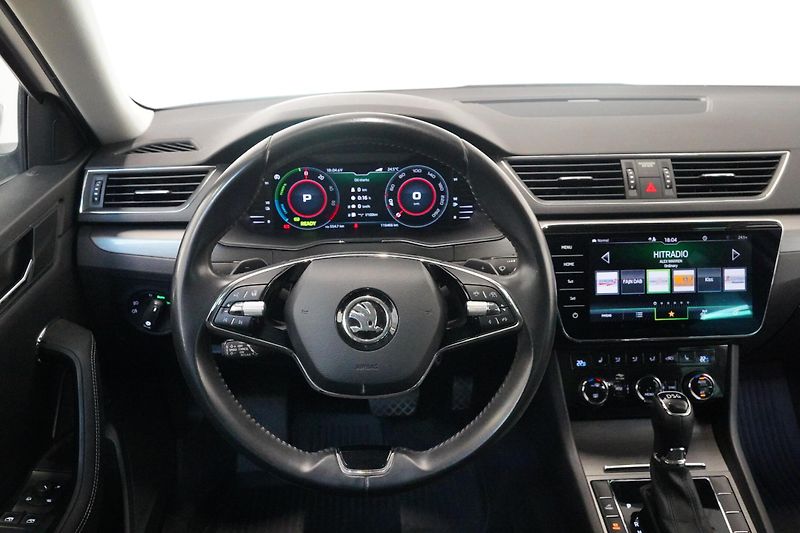 Škoda Superb - fotka 19 z 30
