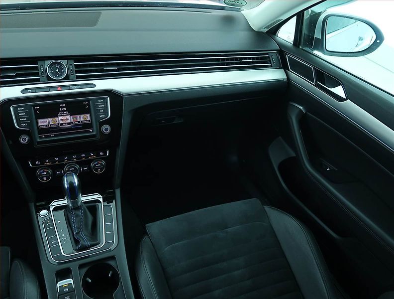 Volkswagen Passat (2017) Highline 1.4 GTE, Automat - fotka 8 z 24
