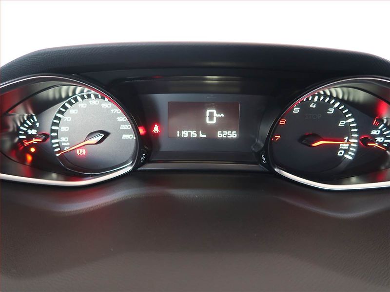 Peugeot 308 (2015) 1.2 e-THP, Tempomat - fotka 11 z 14