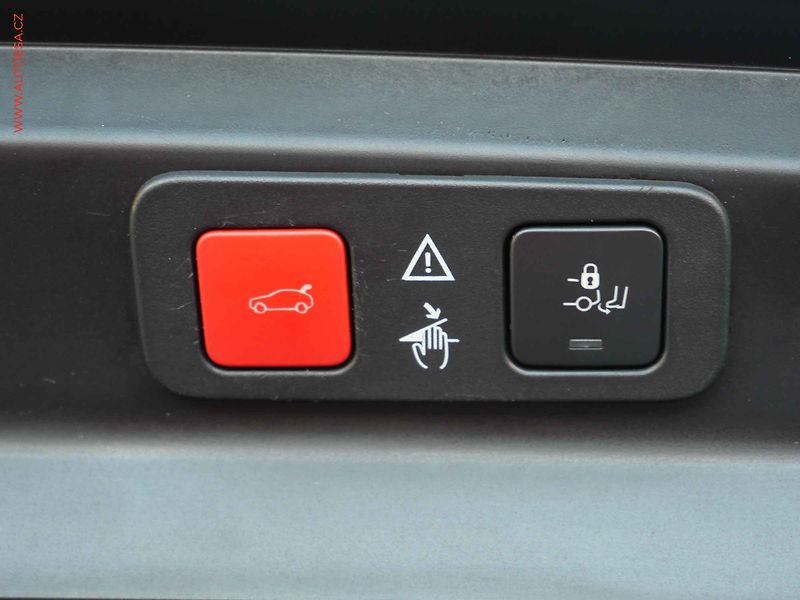 Peugeot 5008 (2019) 1.5 HDi, 1.maj,ČR, Allure - fotka 23 z 25