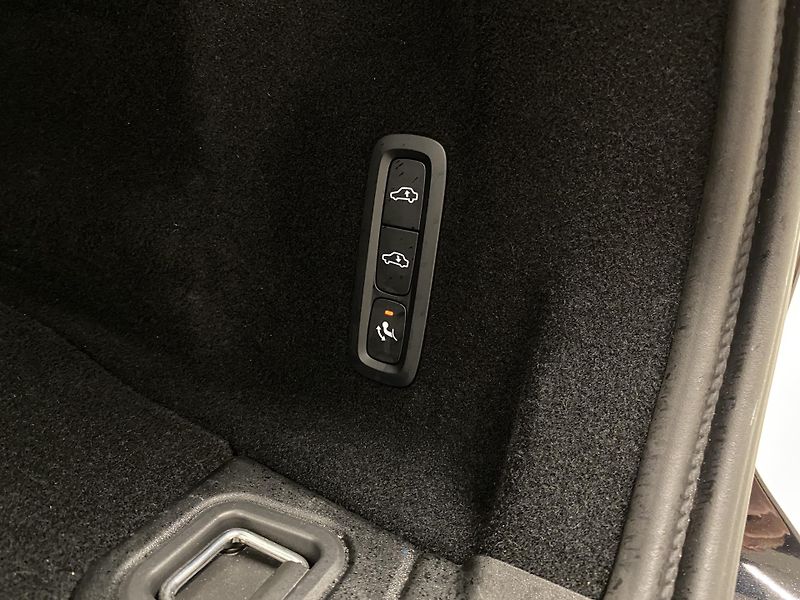 Volvo XC60 T6 AWD RECHARGE BLACK EDITION - fotka 32 z 61