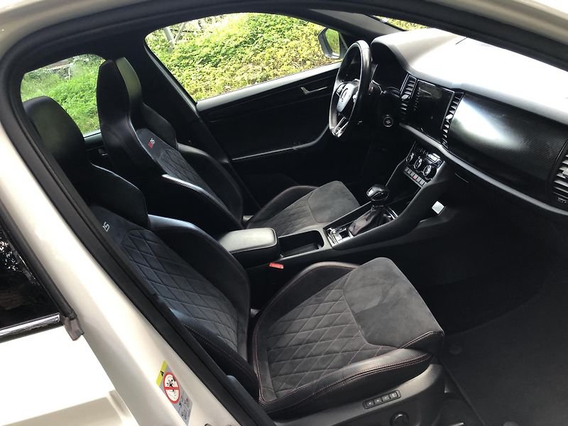 Škoda Kodiaq (2021) 2.0 TDI RS 176KW 4x4 - WEBASTO - fotka 14 z 22