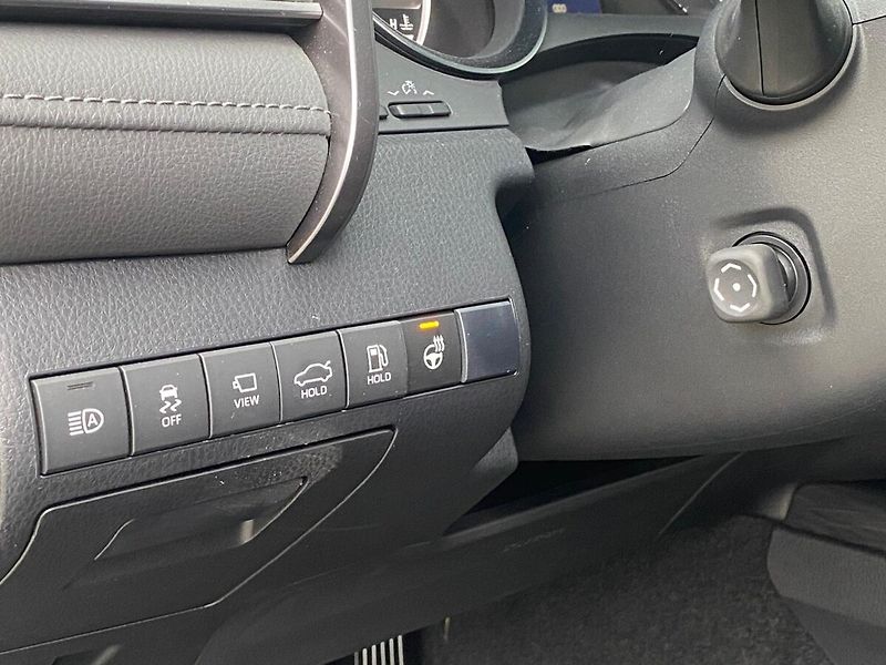 Toyota Camry 2,5 Hybrid  Executive VIP - fotka 19 z 33