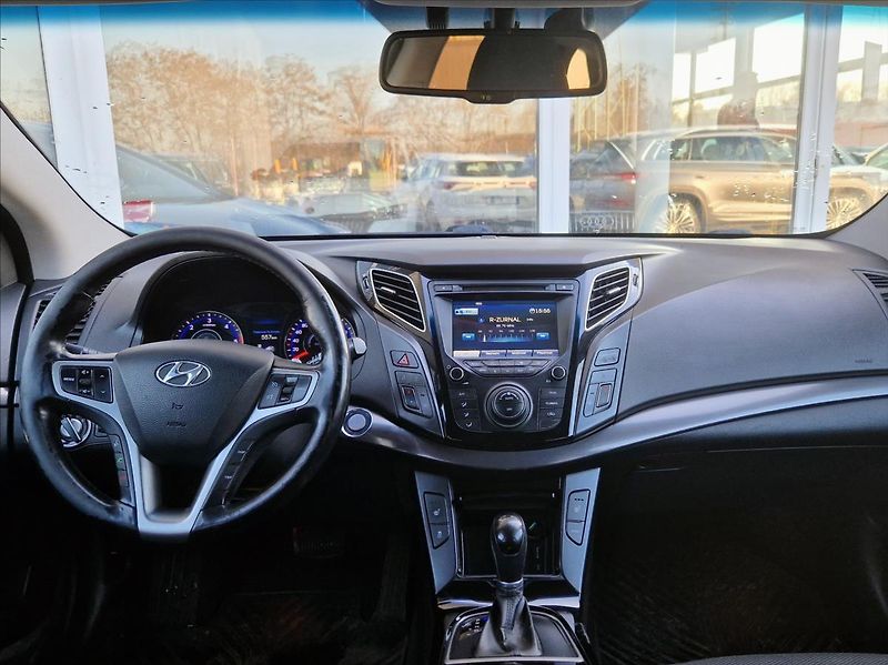 Hyundai i40 1,7 CRDi, Navi, Xenony, Tažné - fotka 19 z 26