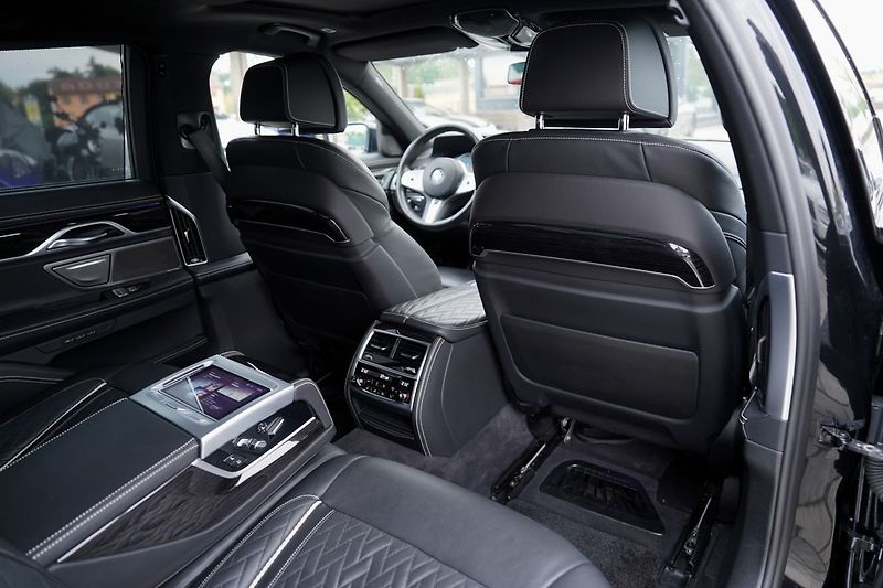 BMW Řada 7 740d xDrive/Laser/M paket/20/Č - fotka 31 z 50