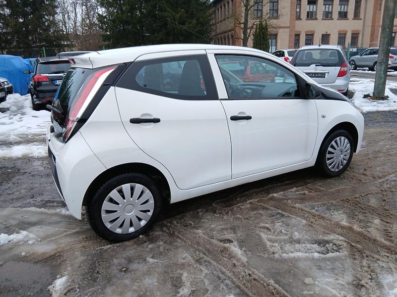 Toyota Aygo 1.0, 51 kW, klima - fotka 8 z 26